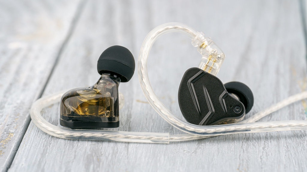 Benarkah Kualitas Suara IEM Lebih Bagus Dibandingkan Earphone? Benarkah Kualitas Suara IEM Lebih Bagus Dibandingkan Earphone?