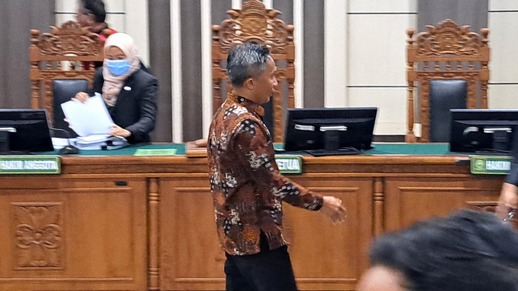 Eks Sekda Cilacap Divonis 2,5 Tahun Bui terkait Korupsi BUMD Eks Sekda Cilacap Divonis 2,5 Tahun Bui terkait Korupsi BUMD