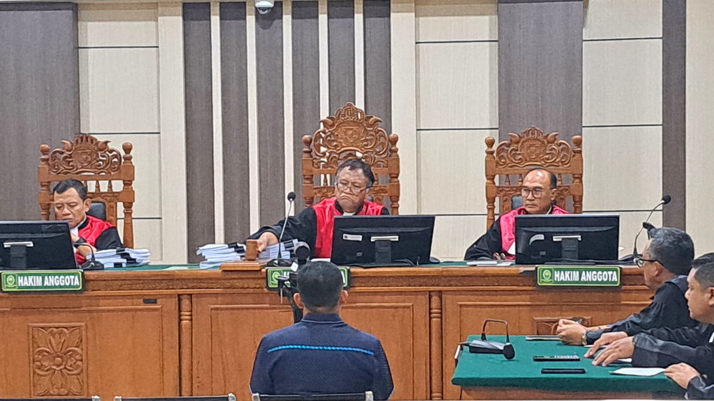 Eks Kabag Perekonomian Setda Cilacap Divonis 3 Tahun 9 Bulan Bui Eks Kabag Perekonomian Setda Cilacap Divonis 3 Tahun 9 Bulan Bui