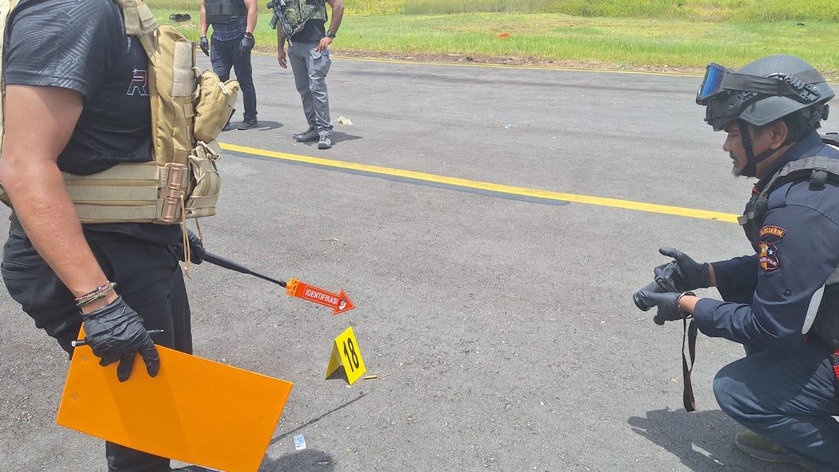 Hasil Olah TKP, 13 Lubang Peluru Ditemukan di Pesawat Smart Air Hasil Olah TKP, 13 Lubang Peluru Ditemukan di Pesawat Smart Air