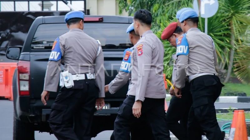 AKP Maulangi dan 5 Tersangka Lainnya Diperiksa ke Bareskrim AKP Maulangi dan 5 Tersangka Lainnya Diperiksa ke Bareskrim