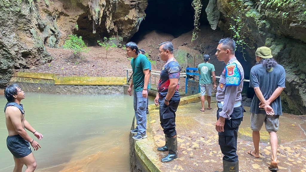 Dukuh di Semanu Tewas Tenggelam saat Selamatkan 2 Mahasiswi KKN Dukuh di Semanu Tewas Tenggelam saat Selamatkan 2 Mahasiswi KKN