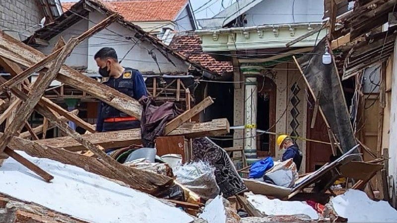 Ledakan Petasan di Situbondo: 1 Tewas, 6 Luka, 12 Rumah Rusak Ledakan Petasan di Situbondo: 1 Tewas, 6 Luka, 12 Rumah Rusak