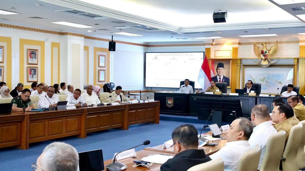 Kemensos Salurkan Bansos Bertahap untuk Korban Bencana Sumatra Kemensos Salurkan Bansos Bertahap untuk Korban Bencana Sumatra