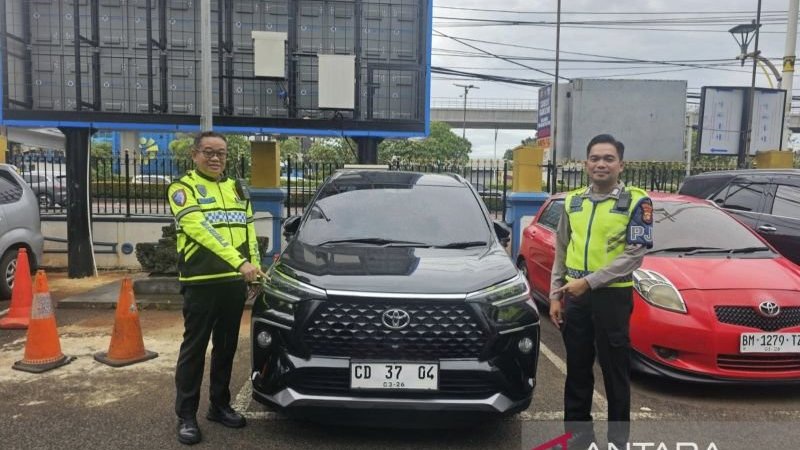 Polisi Amankan Kendaraan Bernopol Kedutaan Palsu di Jaksel Polisi Amankan Kendaraan Bernopol Kedutaan Palsu di Jaksel