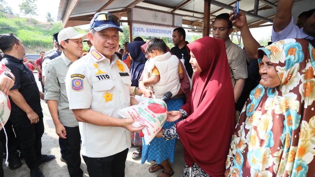 Safari Ramadan di Aceh, Tito Tinjau Pemulihan & Serahkan Bantuan Safari Ramadan di Aceh, Tito Tinjau Pemulihan & Serahkan Bantuan
