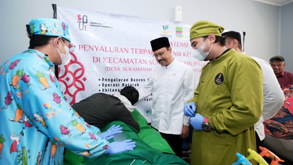 Bantuan ATENSI: Kemensos Gelar Operasi Katarak Gratis di Bekasi Bantuan ATENSI: Kemensos Gelar Operasi Katarak Gratis di Bekasi