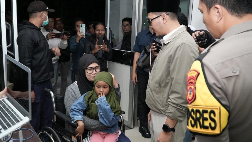 24 Siswa di Cimahi Dibawa ke Rumah Sakit usai Makan Onigiri MBG 24 Siswa di Cimahi Dibawa ke Rumah Sakit usai Makan Onigiri MBG