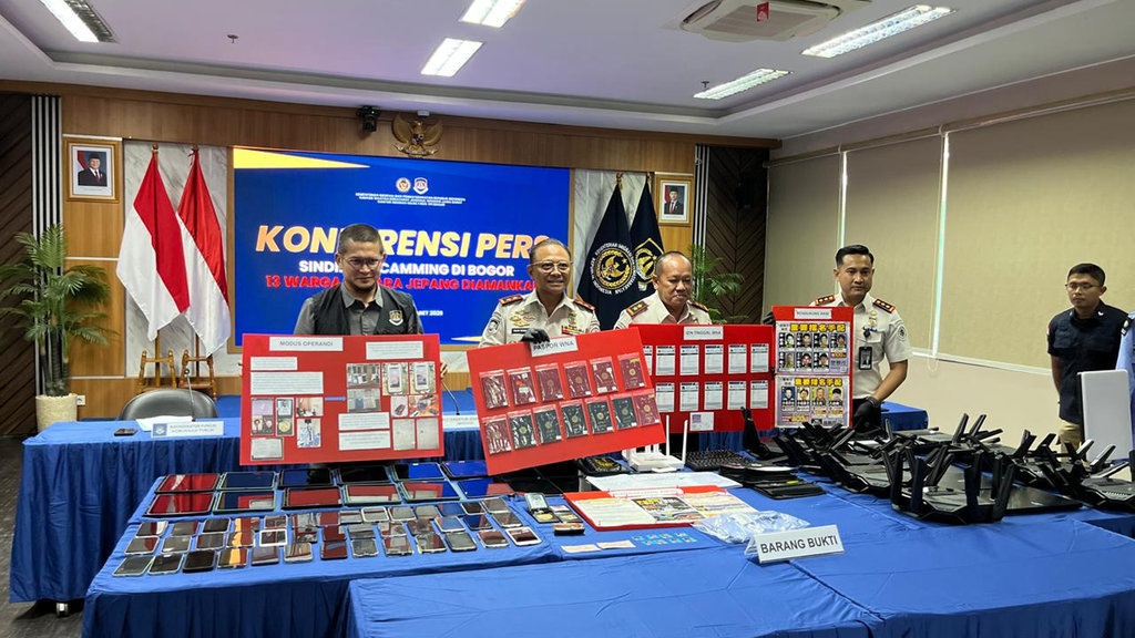Imigrasi Bogor Bongkar Sindikat Scamming 13 WNA Asal Jepang Imigrasi Bogor Bongkar Sindikat Scamming 13 WNA Asal Jepang