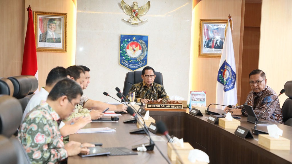 Tito Targetkan Pengungsi Sumatera Keluar Tenda Sebelum Lebaran Tito Targetkan Pengungsi Sumatera Keluar Tenda Sebelum Lebaran