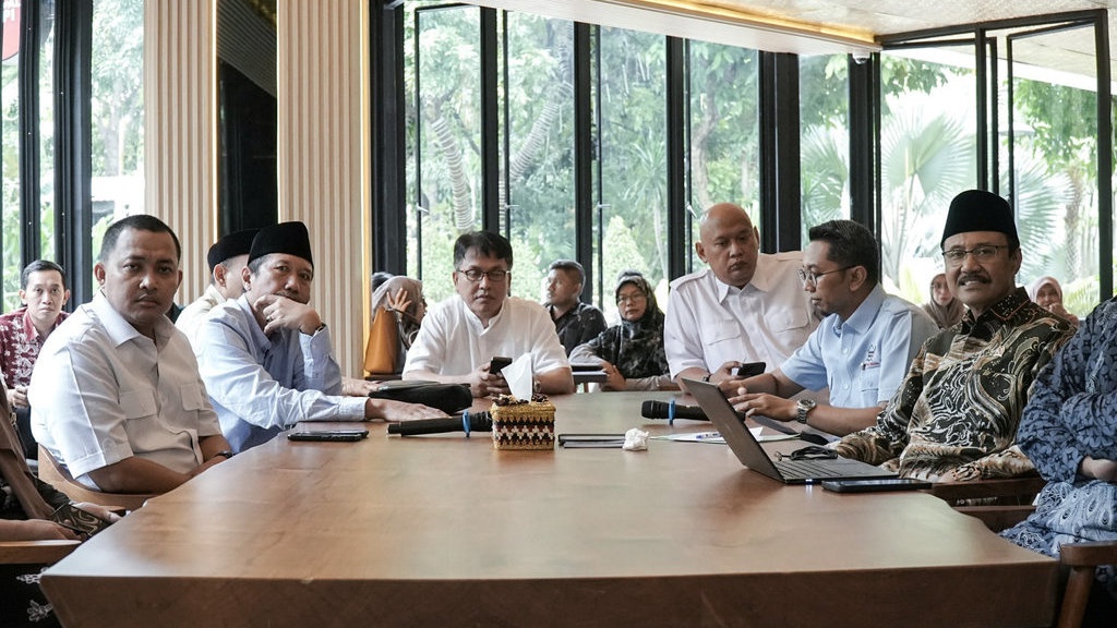 Terima Audiensi Bupati dan PCNU Pasuruan, Mensos Bahas 3 Program Terima Audiensi Bupati dan PCNU Pasuruan, Mensos Bahas 3 Program