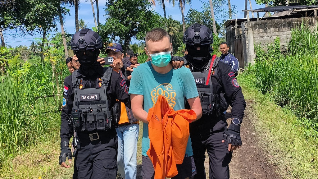 BNN Bongkar Lab Narkoba Mephedrone di Bali, 2 WN Rusia Ditangkap BNN Bongkar Lab Narkoba Mephedrone di Bali, 2 WN Rusia Ditangkap