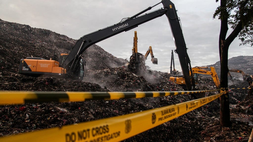 Alarm Darurat Tragedi Longsor TPST Bantargebang Alarm Darurat Tragedi Longsor TPST Bantargebang