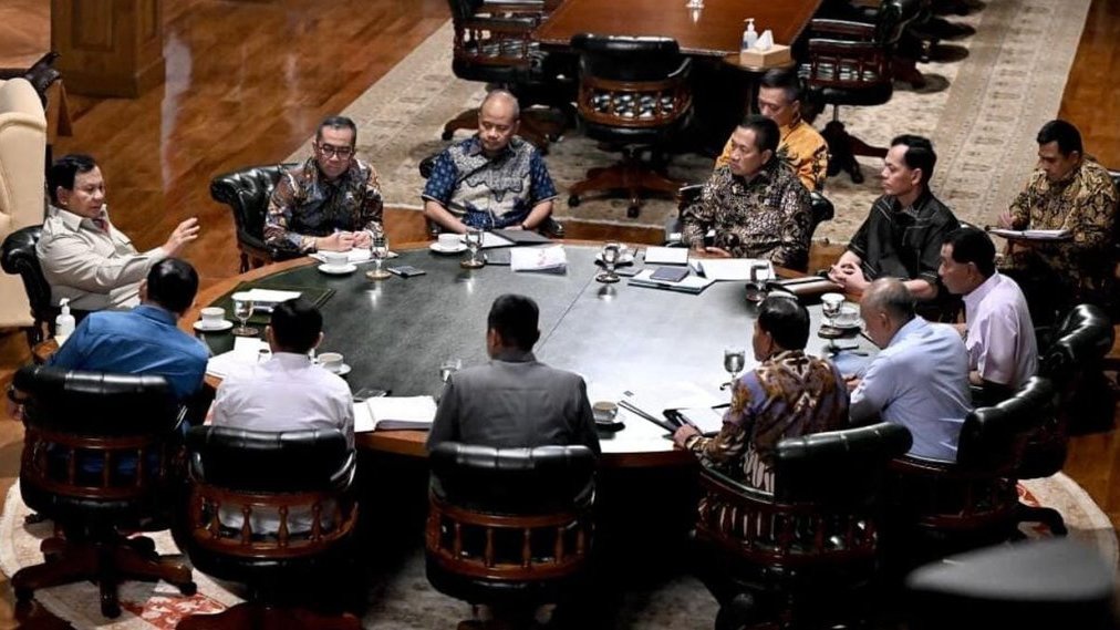 Prabowo Bertemu Eks Ajudan hingga Rapat Kabinet di Hambalang Prabowo Bertemu Eks Ajudan hingga Rapat Kabinet di Hambalang