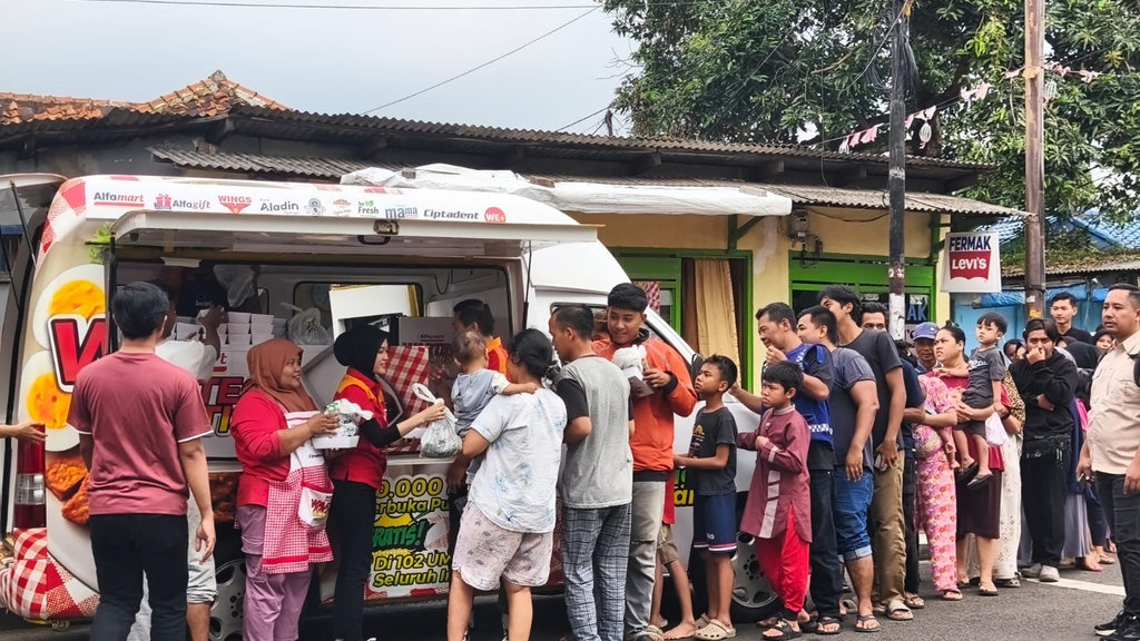 Program Warteg Gratis Alfamart Bagikan 60.000 Makanan Buka Puasa Program Warteg Gratis Alfamart Bagikan 60.000 Makanan Buka Puasa