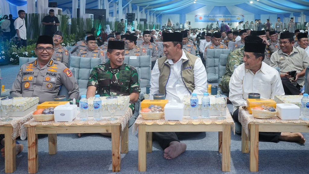 Perkuat Sinergi, Dirut BULOG Hadiri Buka Puasa Bersama TNI-Polri Perkuat Sinergi, Dirut BULOG Hadiri Buka Puasa Bersama TNI-Polri
