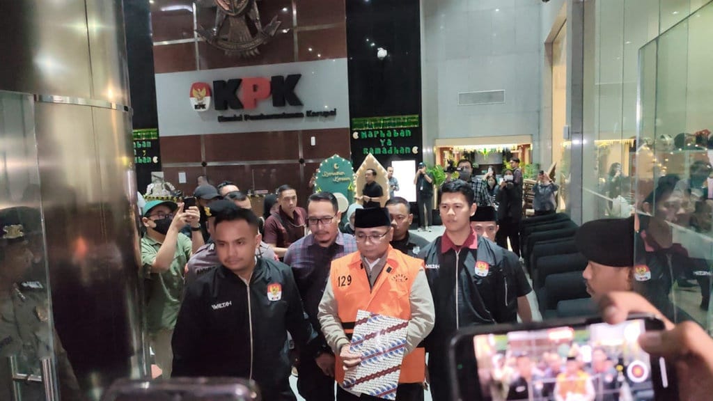 Berompi Oranye, Yaqut Resmi Ditahan KPK terkait Kasus Haji Berompi Oranye, Yaqut Resmi Ditahan KPK terkait Kasus Haji