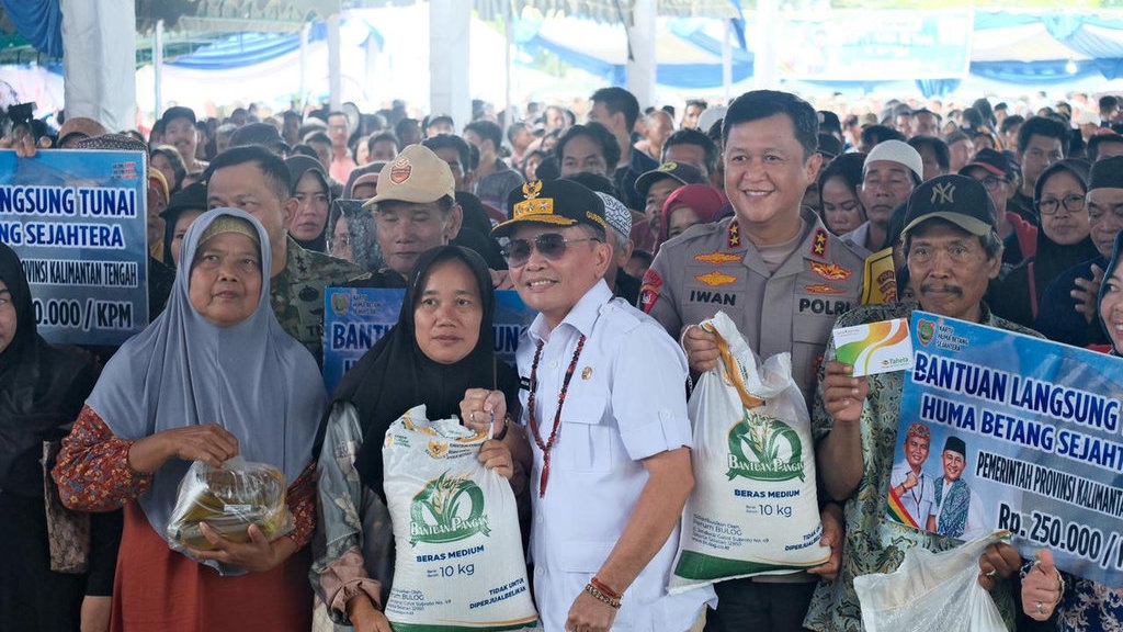 Aneka Bantuan Pangan dan Sosial Disalurkan di Kotawaringin Barat Aneka Bantuan Pangan dan Sosial Disalurkan di Kotawaringin Barat