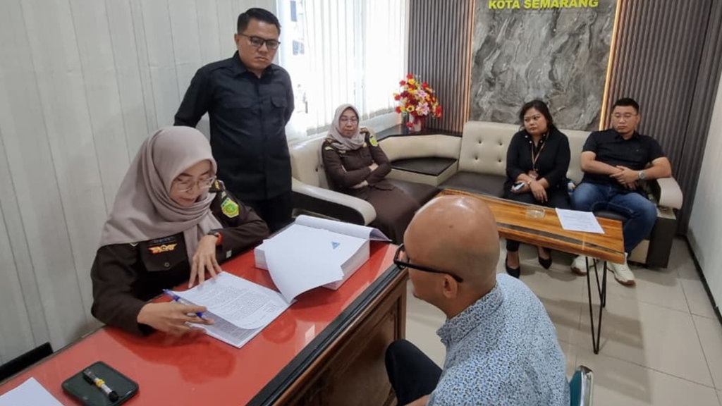 Kejari Semarang Terima Berkas Kasus Penggelapan Kredit Bank BUMN Kejari Semarang Terima Berkas Kasus Penggelapan Kredit Bank BUMN