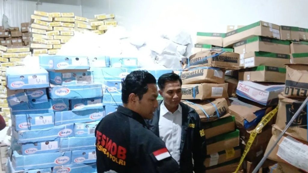 Polri Tetapkan 4 Tersangka Peredaran 14 Ton Daging Kedaluwarsa Polri Tetapkan 4 Tersangka Peredaran 14 Ton Daging Kedaluwarsa