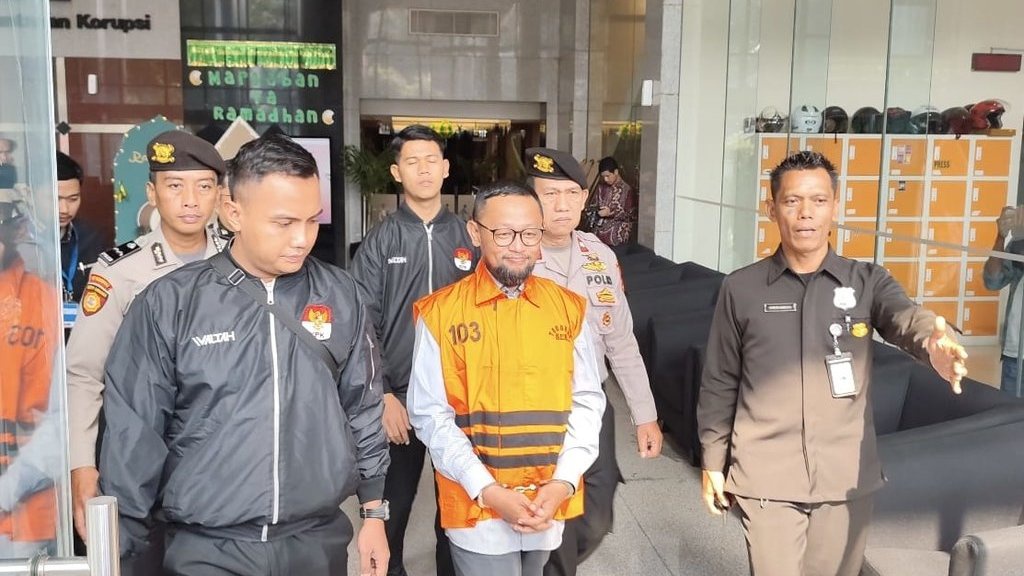 Pakai Rompi Oren, Gus Alex Susul Yaqut Lebaran di Rutan Pakai Rompi Oren, Gus Alex Susul Yaqut Lebaran di Rutan