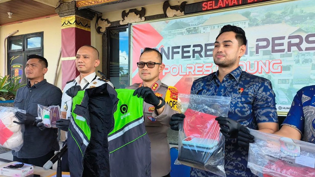 Polisi Tangkap 3 WNA Pembuat Konten Mesum Jaket Ojol di Bali Polisi Tangkap 3 WNA Pembuat Konten Mesum Jaket Ojol di Bali