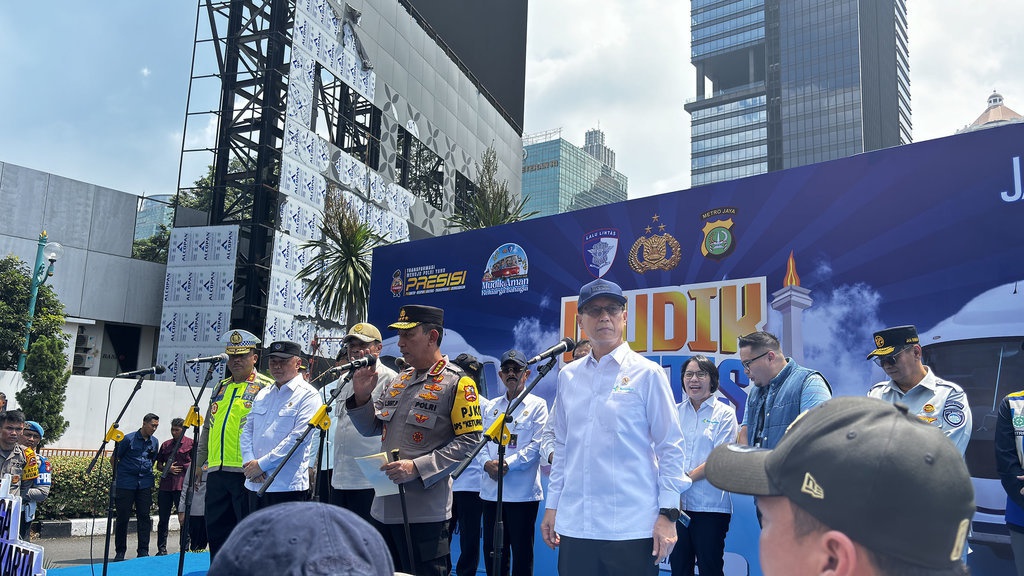 Kapolri: 86 CCTV Didalami Usut Penyiraman Air Keras ke Andrie Kapolri: 86 CCTV Didalami Usut Penyiraman Air Keras ke Andrie