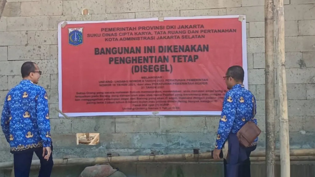 Lapangan Padel di Tebet Disegel karena Tidak Ada Izin PBG Lapangan Padel di Tebet Disegel karena Tidak Ada Izin PBG