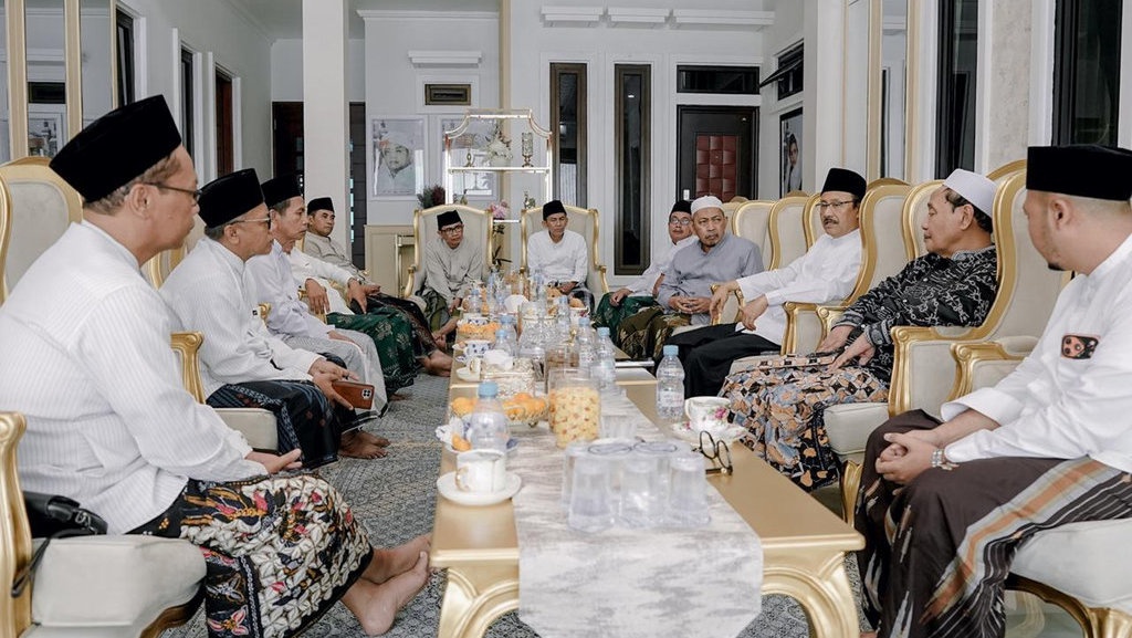 Temui para Kiai saat Lebaran, Gus Ipul Sampaikan Salam Presiden Temui para Kiai saat Lebaran, Gus Ipul Sampaikan Salam Presiden