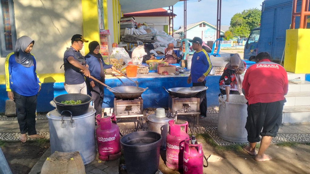 Lebaran, Tagana Sumbawa Tetap Buka Dapur Umum Korban Kebakaran Lebaran, Tagana Sumbawa Tetap Buka Dapur Umum Korban Kebakaran