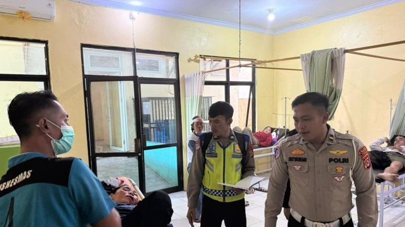 Bus Wisata Kecelakaan di Lebak, 21 Penumpang Dilarikan ke RS Bus Wisata Kecelakaan di Lebak, 21 Penumpang Dilarikan ke RS