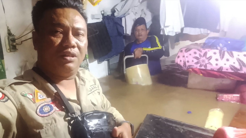 Kemensos Salurkan Bantuan untuk Korban Banjir di Pasuruan Kemensos Salurkan Bantuan untuk Korban Banjir di Pasuruan