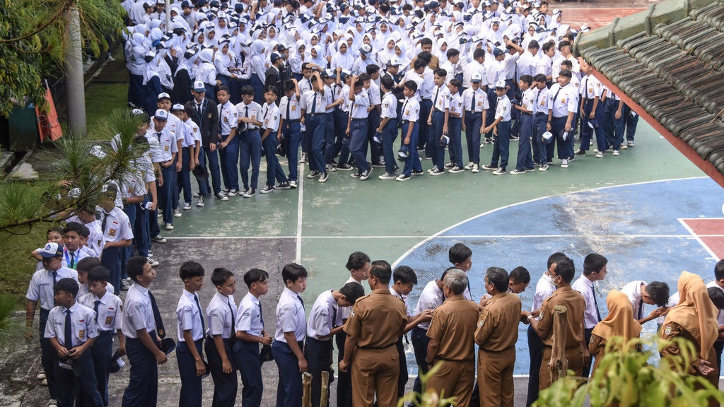 20 Contoh Pantun Kembali ke Sekolah yang Menarik 20 Contoh Pantun Kembali ke Sekolah yang Menarik