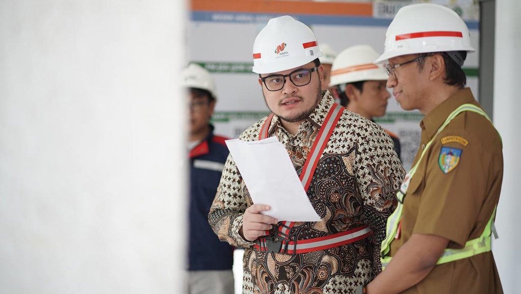 Mas Dhito Tinjau Progres Rehabilitasi Gedung Pemkab Kediri Mas Dhito Tinjau Progres Rehabilitasi Gedung Pemkab Kediri