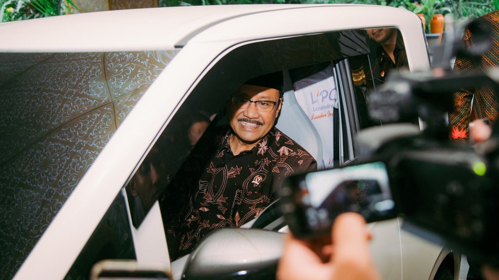 Uji Coba Budaya Kerja Baru, Mensos ke Kantor Naik Mobil Listrik Uji Coba Budaya Kerja Baru, Mensos ke Kantor Naik Mobil Listrik