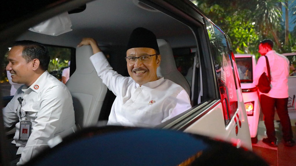 Hadiri Taklimat Presiden, Mensos dan Wamensos Naik Mobil Listrik Hadiri Taklimat Presiden, Mensos dan Wamensos Naik Mobil Listrik