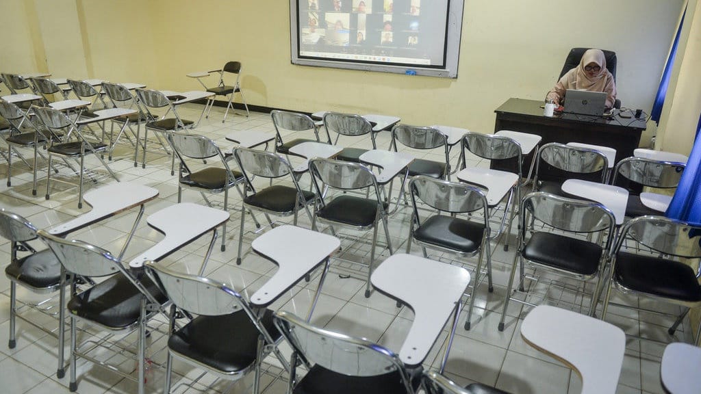 Sekolah & Kampus Terdampak Abu Gunung Anak Krakatau Boleh PJJ Sekolah & Kampus Terdampak Abu Gunung Anak Krakatau Boleh PJJ