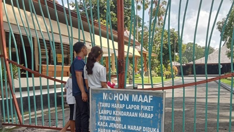 Pendopo Tulungagung Ditutup usai OTT KPK Bupati Gatut Sunu Pendopo Tulungagung Ditutup usai OTT KPK Bupati Gatut Sunu