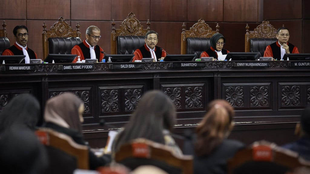 MK Tolak Permohonan Anggota PBB atas UU Partai Politik MK Tolak Permohonan Anggota PBB atas UU Partai Politik