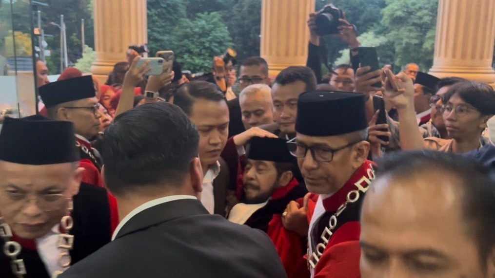 Eks Hakim MK Anwar Usman Pingsan usai Wisuda Purnabakti Eks Hakim MK Anwar Usman Pingsan usai Wisuda Purnabakti