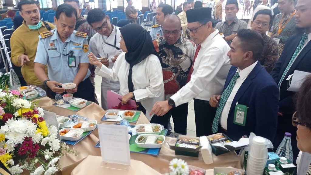 Menu Rendang Diganti Ayam dan Ikan Bagi JCH Embarkasi Palembang Menu Rendang Diganti Ayam dan Ikan Bagi JCH Embarkasi Palembang