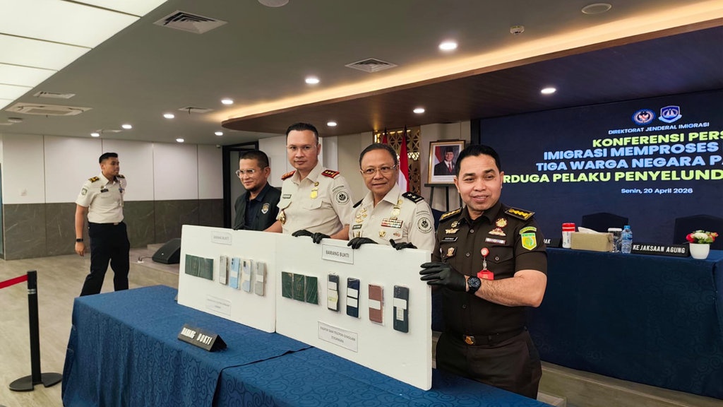 Imigrasi Proses Hukum 3 WN Pakistan Terduga Penyelundup Manusia Imigrasi Proses Hukum 3 WN Pakistan Terduga Penyelundup Manusia