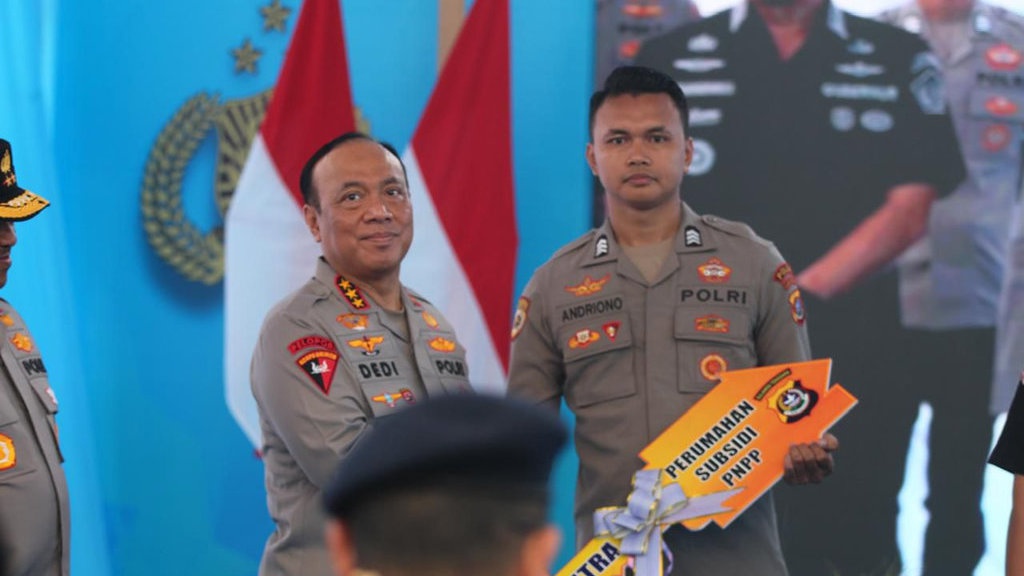 Polri Serahkan 378 Unit Rumah bagi PNPP dan Masyarakat di Sultra Polri Serahkan 378 Unit Rumah bagi PNPP dan Masyarakat di Sultra