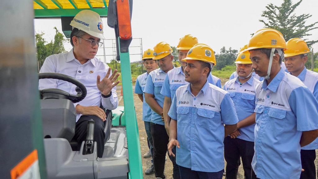 Menaker: Vokasi Jadi Langkah Nyata Siapkan Tenaga Kerja Kompeten Menaker: Vokasi Jadi Langkah Nyata Siapkan Tenaga Kerja Kompeten