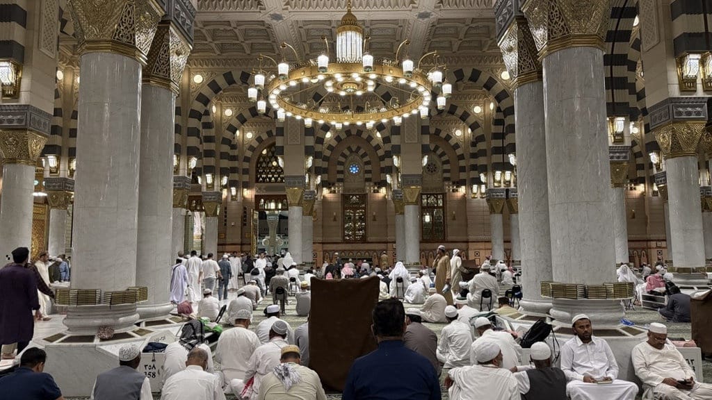Tips Mengunjungi Raudhah di Nabawi bagi Jemaah Haji Indonesia Tips Mengunjungi Raudhah di Nabawi bagi Jemaah Haji Indonesia