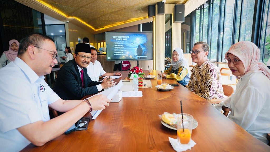 Gus Ipul Pastikan Ortu Anak Difabel Bisa Dapat Bantuan Usaha Gus Ipul Pastikan Ortu Anak Difabel Bisa Dapat Bantuan Usaha