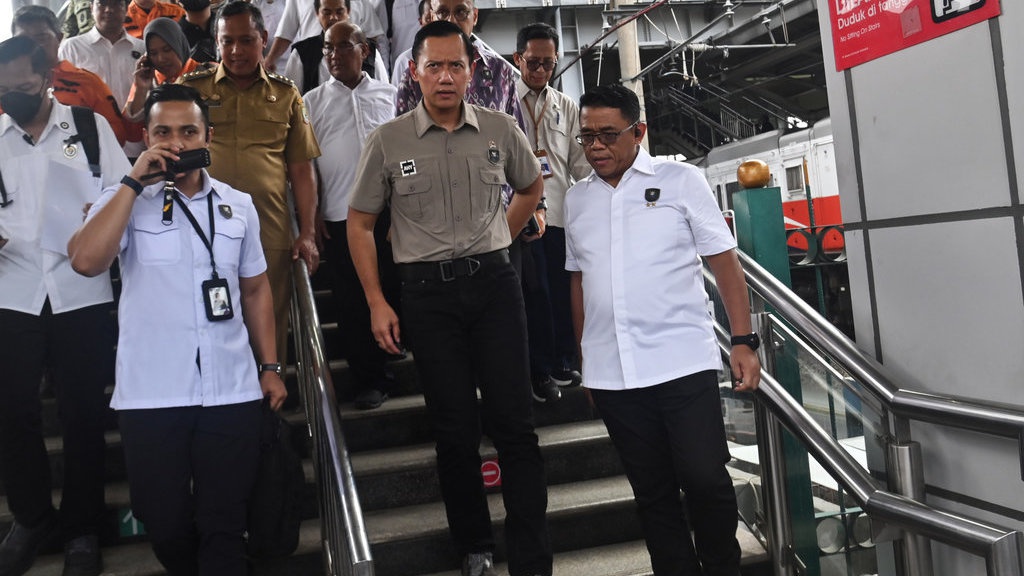 AHY: KAI Upayakan Kondisi Stasiun Bekasi Timur Normal Malam Ini AHY: KAI Upayakan Kondisi Stasiun Bekasi Timur Normal Malam Ini