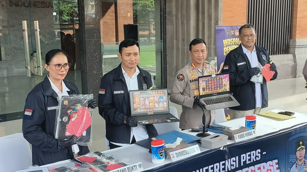 Polda Bali Tangkap Empat Operator Judol di Badung Bali Polda Bali Tangkap Empat Operator Judol di Badung Bali