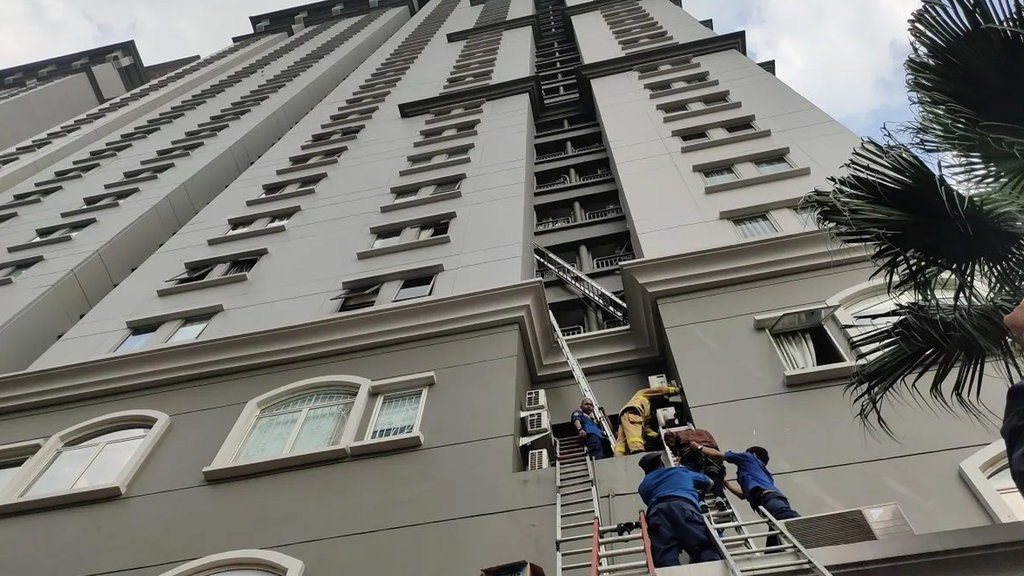Kebakaran di Apartemen Jakbar Diduga Akibat Korsleting Listrik Kebakaran di Apartemen Jakbar Diduga Akibat Korsleting Listrik