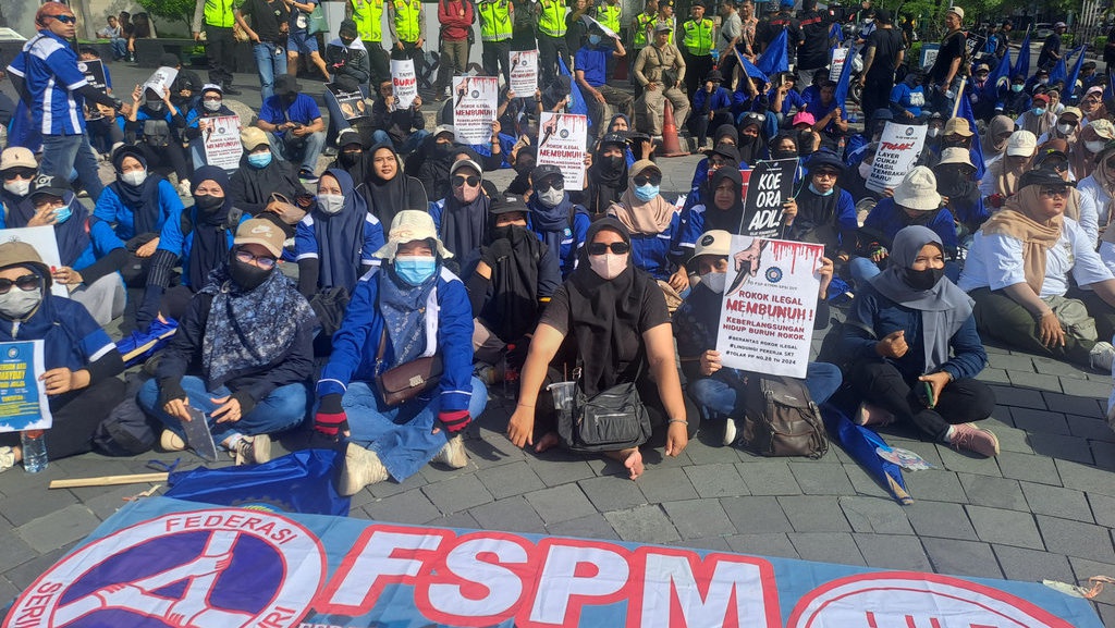 Demo May Day di Jogja, Buruh Tolak Kenaikan Cukai Hasil Tembakau Demo May Day di Jogja, Buruh Tolak Kenaikan Cukai Hasil Tembakau